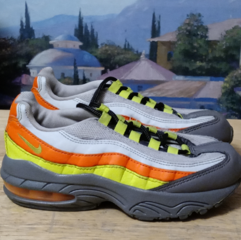 Nike Air Max 95 Kids Size 11C Dark Grey, Light Grey,Neon Green&Orange.Like🆕🚴 - Picture 5 of 15